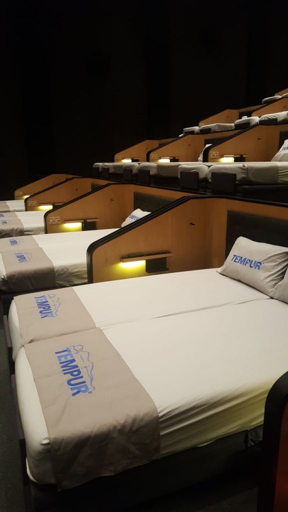 Yatsan Tempur Yataklı Sinema Evinizin Konforunda Bir